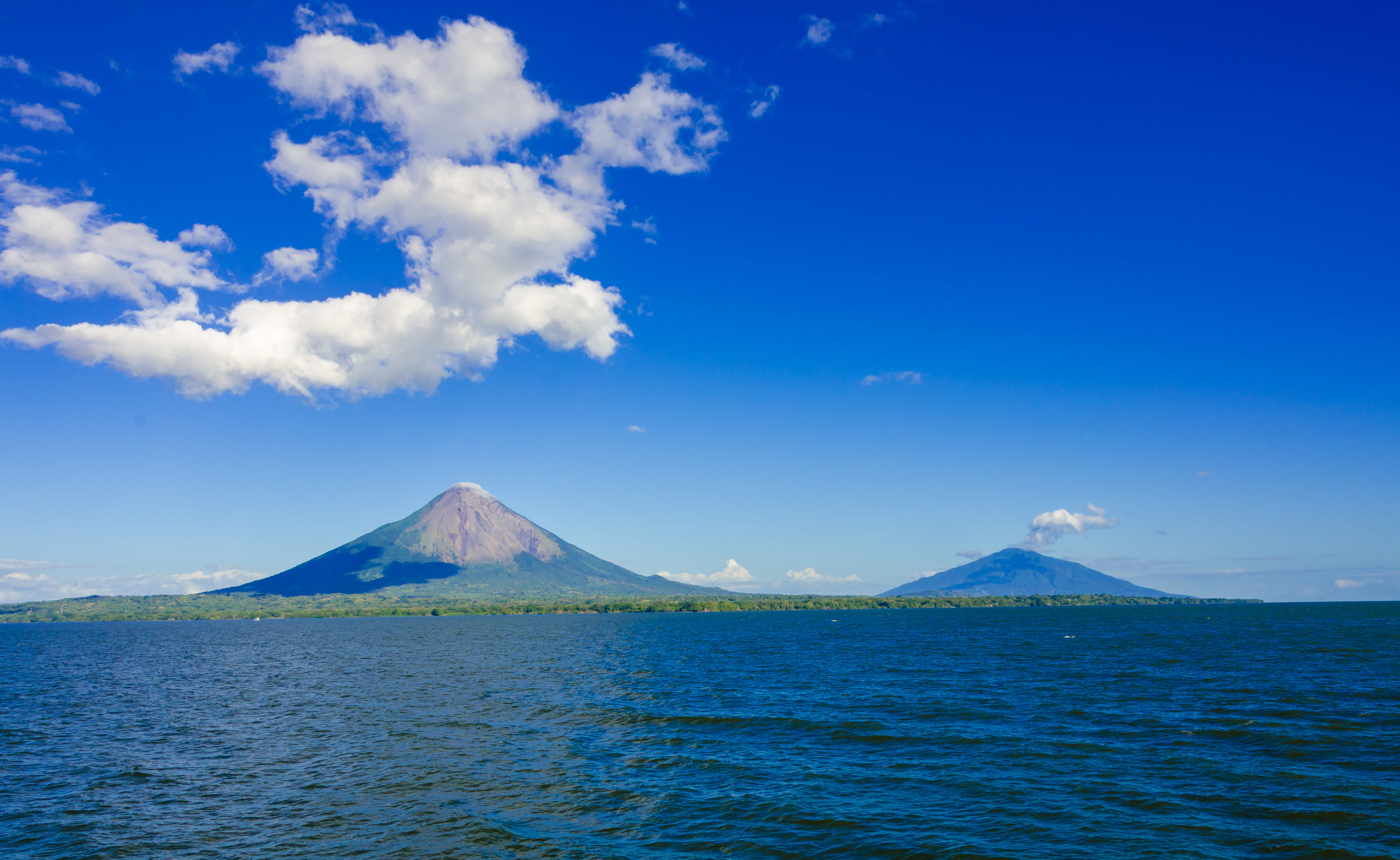 Tierra de volcanes y lagos